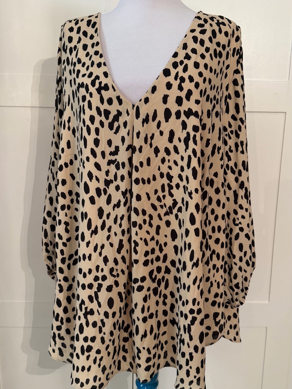 Tahari Beige and Black Print V-Neck Tunic 2X